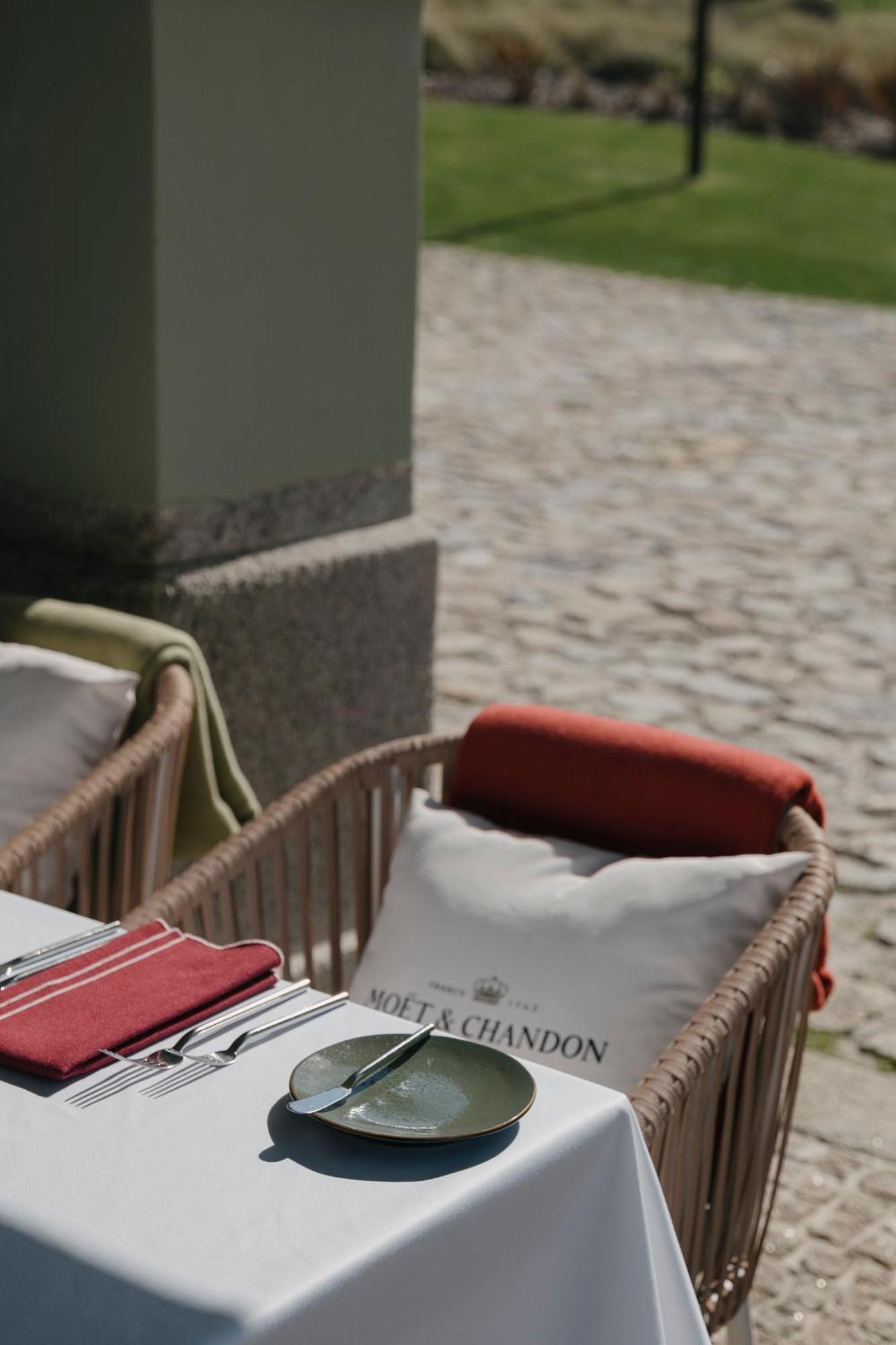 Vila Foz Hotel & Spa - Member Of Design Hotels OOporto Esterno foto The outdoor furniture collection "Bora"