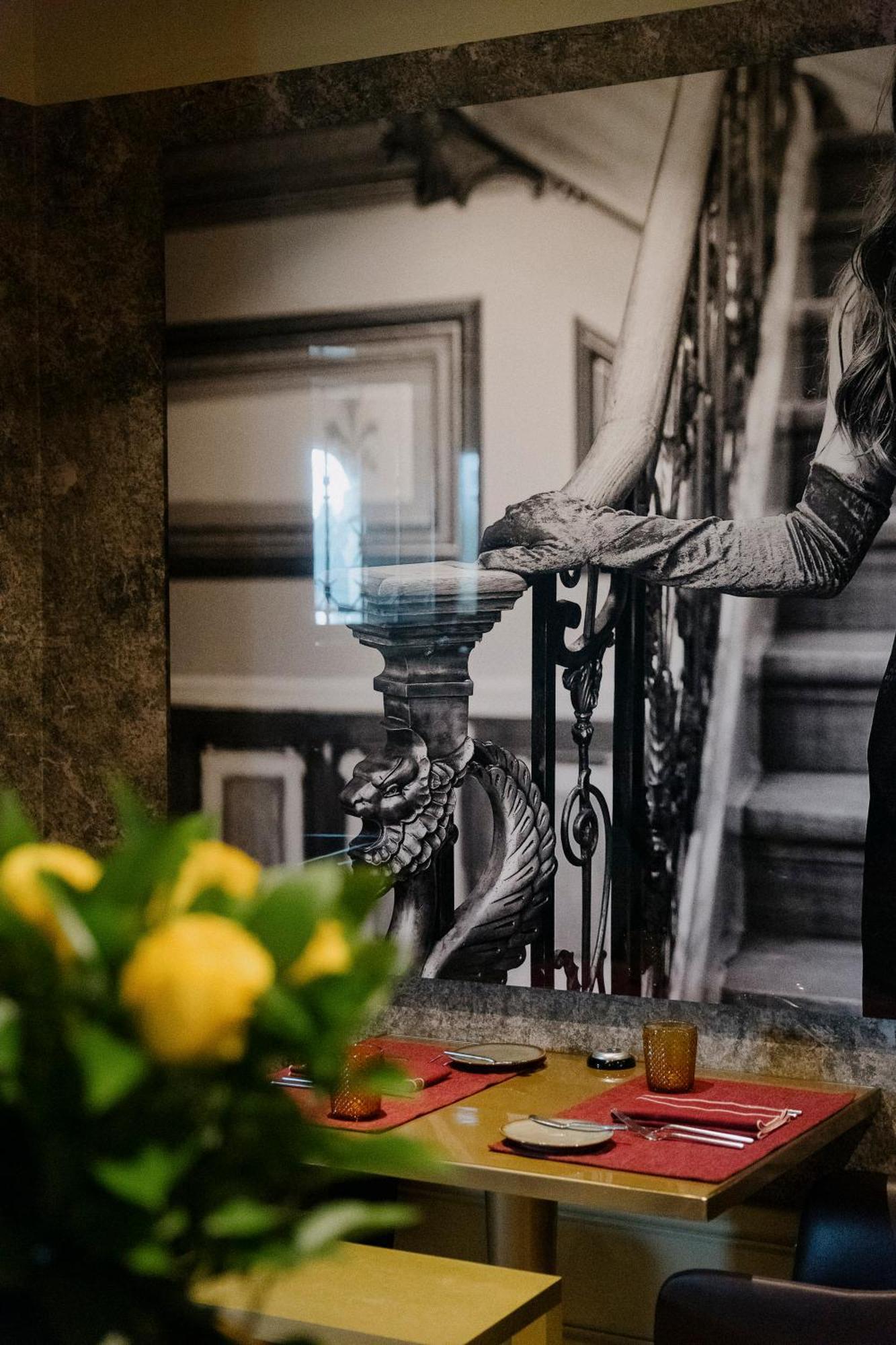 Vila Foz Hotel & Spa - Member Of Design Hotels OOporto Esterno foto The staircase