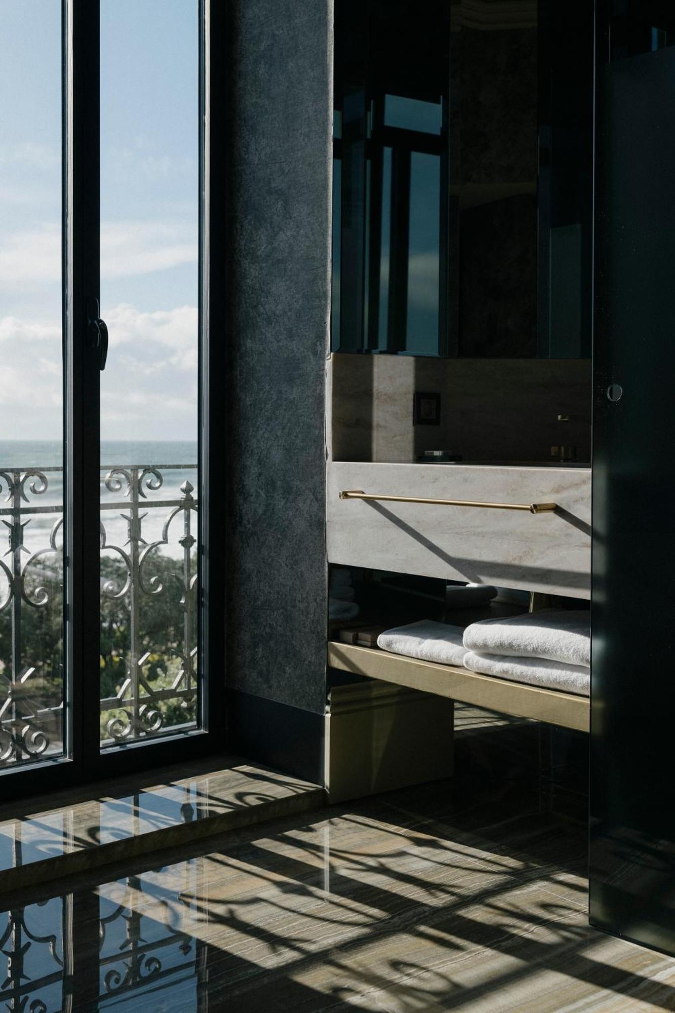 Vila Foz Hotel & Spa - Member Of Design Hotels OOporto Esterno foto A bathroom at the hotel